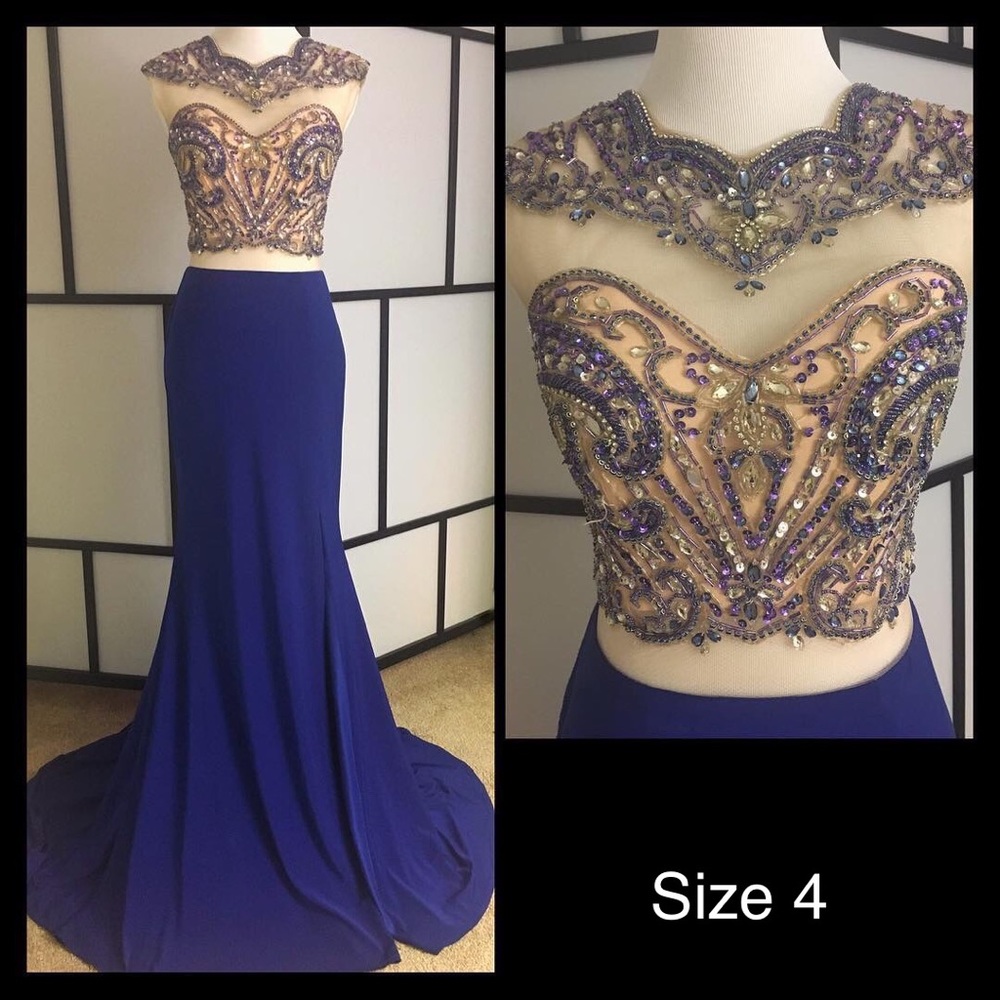 Stunning long formal dres!